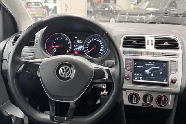 Volkswagen Polo (2016) thumbnail 16
