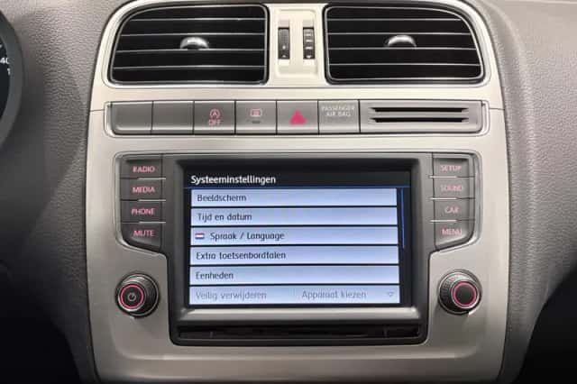 Volkswagen Polo (2016) thumbnail 20