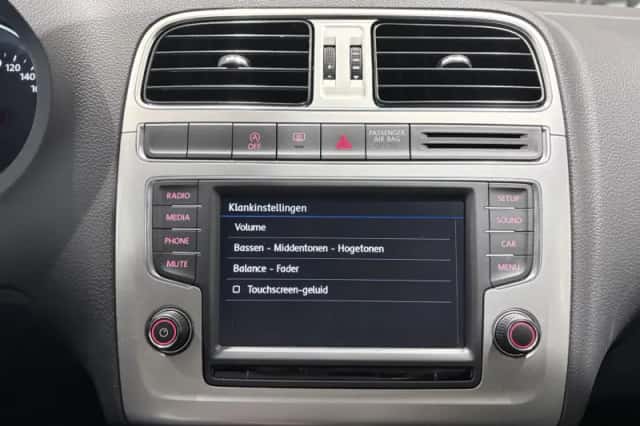 Volkswagen Polo (2016) thumbnail 21