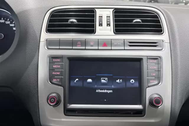 Volkswagen Polo (2016) thumbnail 23