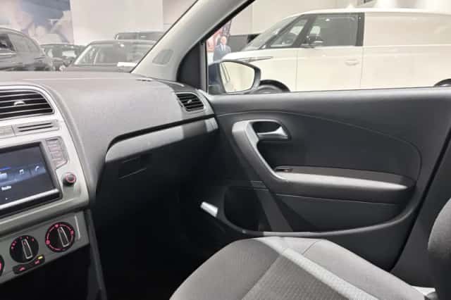 Volkswagen Polo (2016) thumbnail 26
