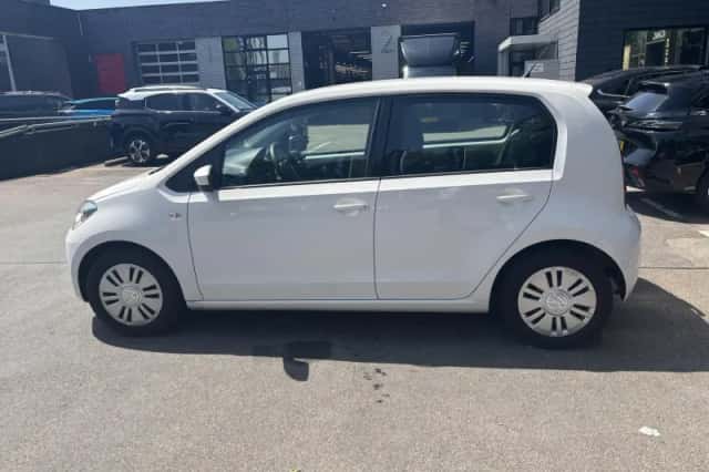 Volkswagen Up! (2015) thumbnail 3
