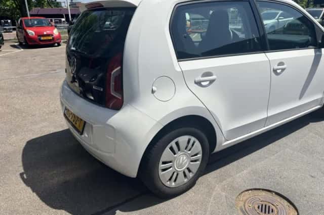 Volkswagen Up! (2015) thumbnail 4