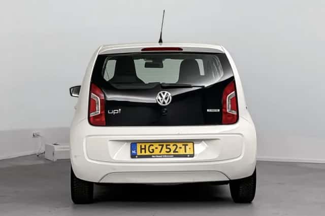 Volkswagen Up! (2015) thumbnail 3