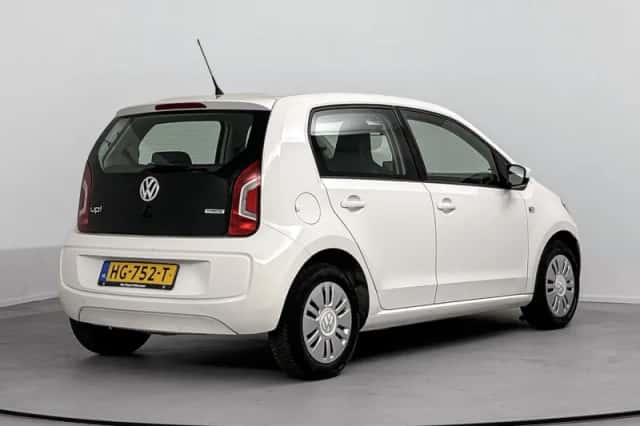 Volkswagen Up! (2015) thumbnail 4