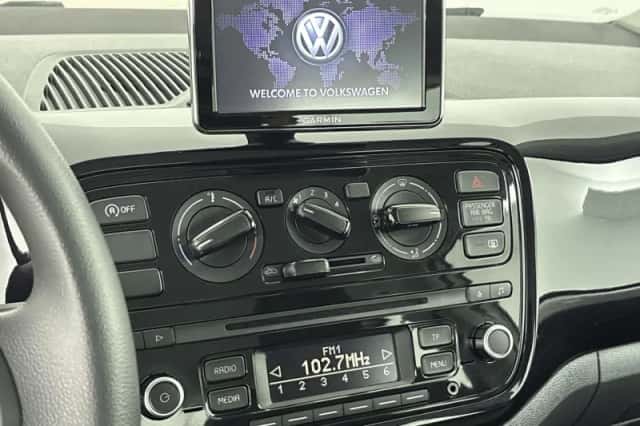 Volkswagen Up! (2015) thumbnail 6
