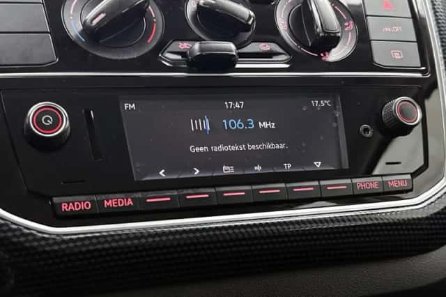 Volkswagen Up! (2021) thumbnail 6