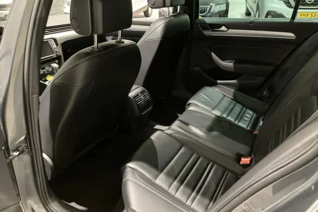 Volkswagen Passat (2017) thumbnail 14