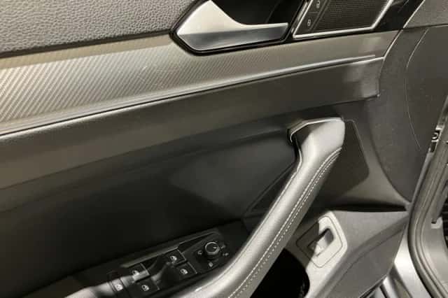 Volkswagen Passat (2017) thumbnail 16
