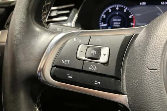 Volkswagen Passat (2017) thumbnail 22