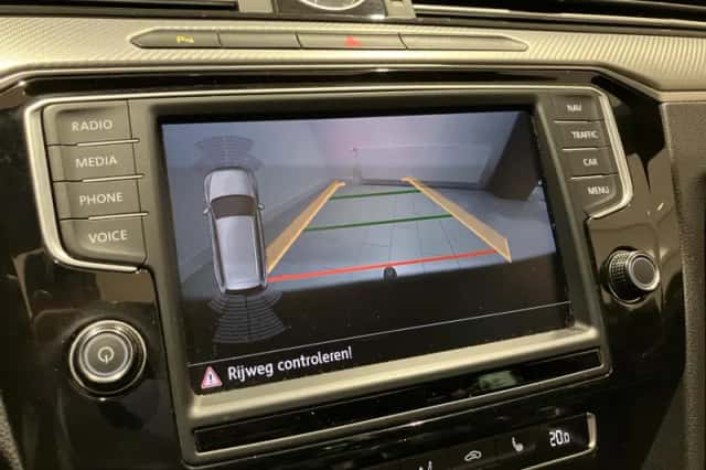 Volkswagen Passat (2017) thumbnail 26