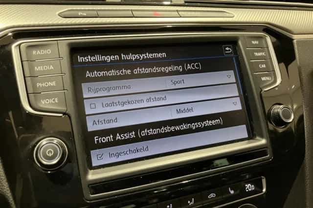 Volkswagen Passat (2017) thumbnail 30