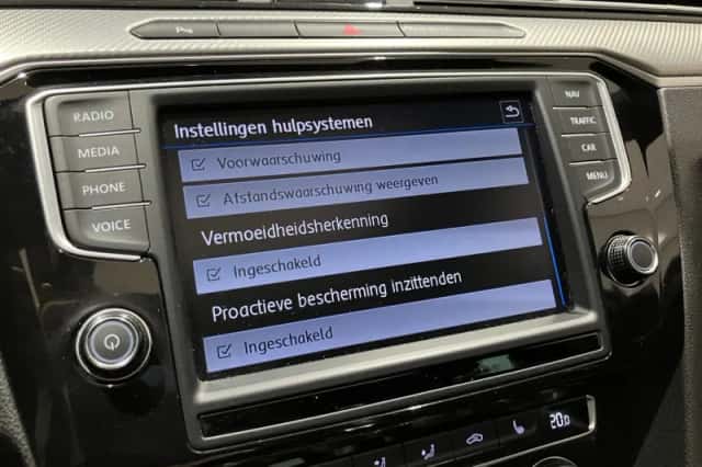 Volkswagen Passat (2017) thumbnail 31