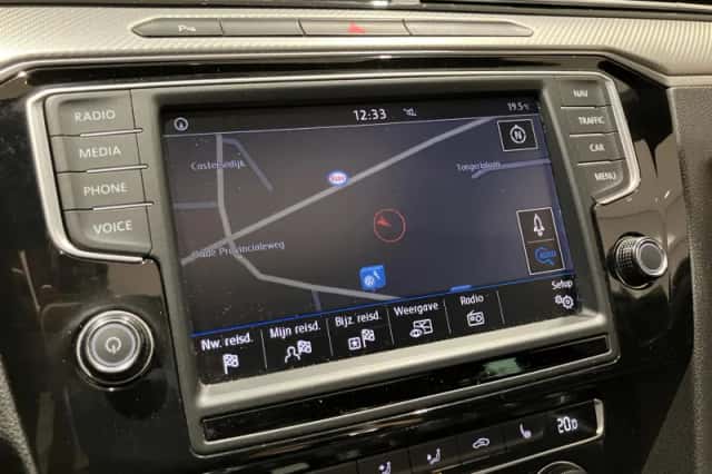 Volkswagen Passat (2017) thumbnail 32