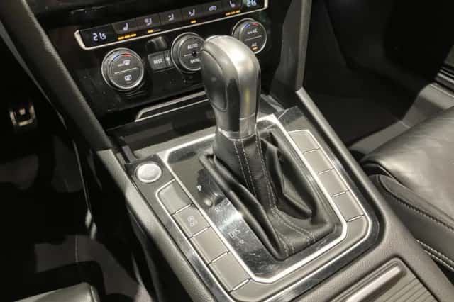 Volkswagen Passat (2017) thumbnail 35