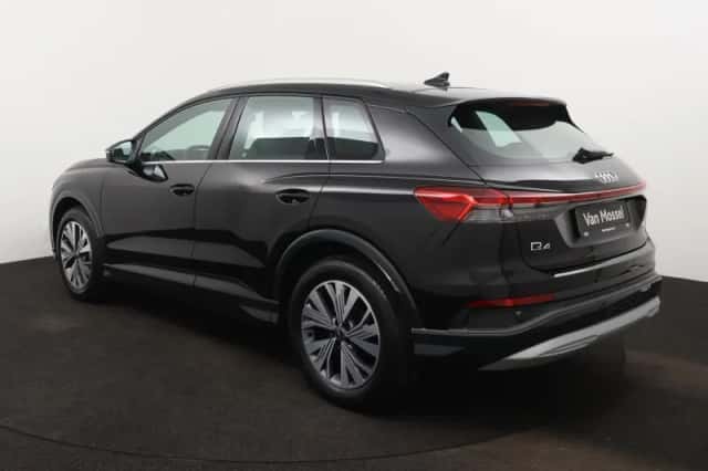 Audi Q4 e-tron (2023) thumbnail 3
