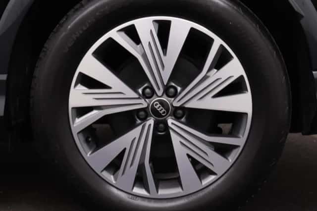 Audi Q4 e-tron (2023) thumbnail 6