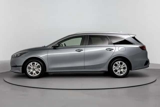 Kia Ceed Sportswagon (2022) thumbnail 2