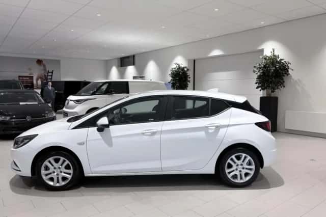 Opel Astra (2017) thumbnail 3