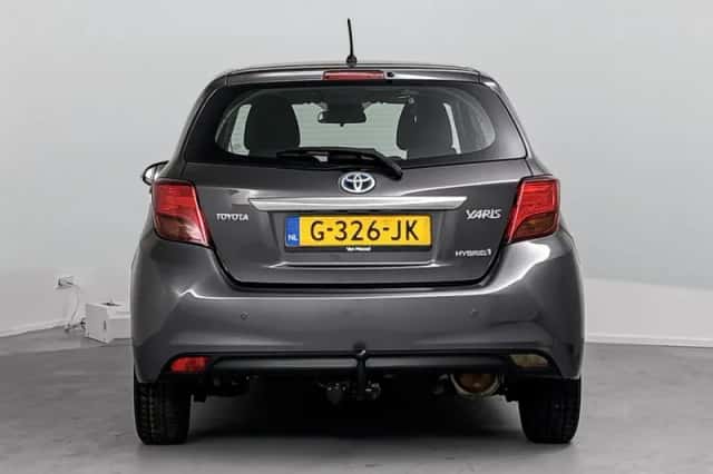 Toyota Yaris (2016) thumbnail 3