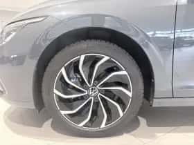 Volkswagen Golf (2023) thumbnail 2