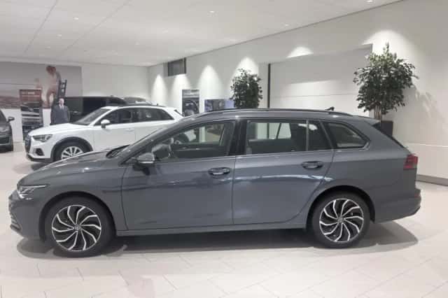 Volkswagen Golf (2023) thumbnail 3