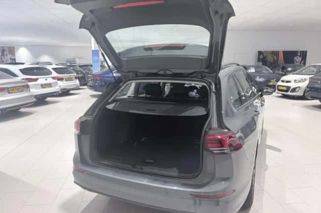 Volkswagen Golf (2023) thumbnail 5