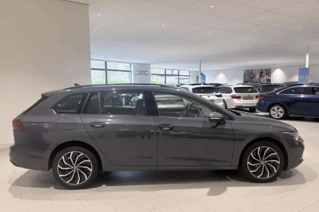 Volkswagen Golf (2023) thumbnail 6