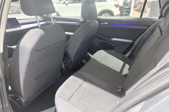 Volkswagen Golf (2023) thumbnail 9