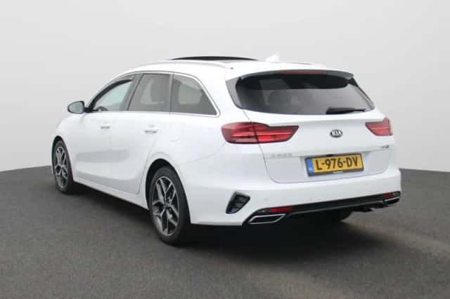 Kia Ceed (2021) thumbnail 2