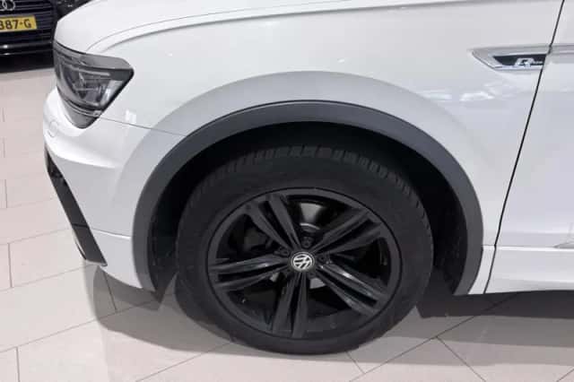 Volkswagen Tiguan (2021) thumbnail 2