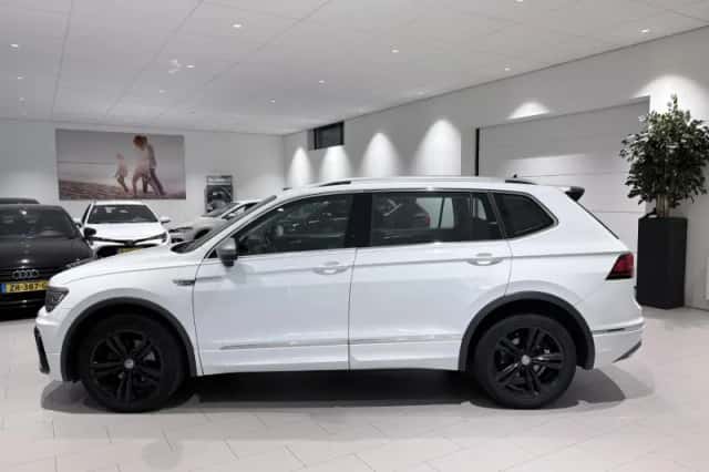 Volkswagen Tiguan (2021) thumbnail 3