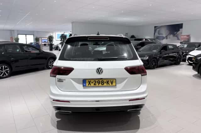 Volkswagen Tiguan (2021) thumbnail 4