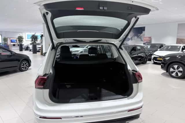 Volkswagen Tiguan (2021) thumbnail 5