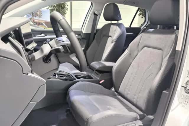 Volkswagen Golf (2026) thumbnail 12