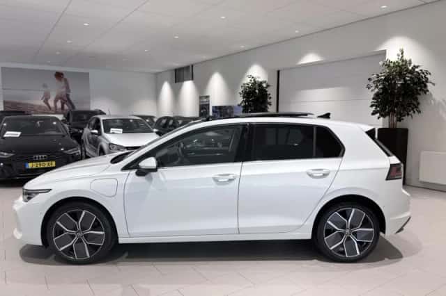 Volkswagen Golf (2026) thumbnail 3