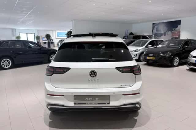 Volkswagen Golf (2026) thumbnail 4