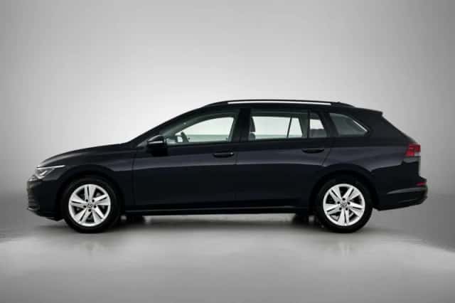 Volkswagen Golf (2022) thumbnail 2