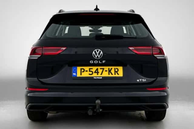 Volkswagen Golf (2022) thumbnail 4