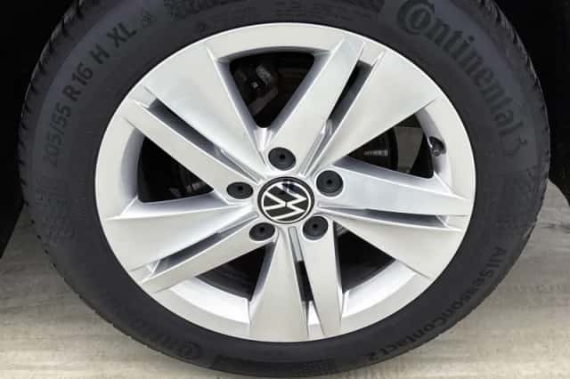 Volkswagen Golf (2022) thumbnail 6