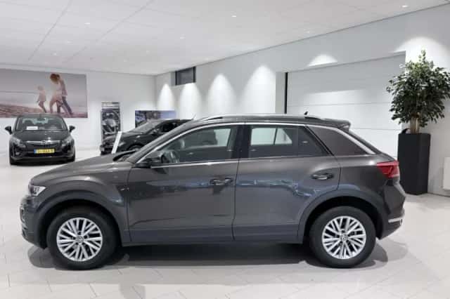 Volkswagen T-Roc (2018) thumbnail 2