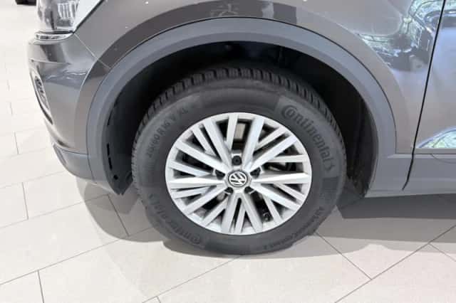 Volkswagen T-Roc (2018) thumbnail 3
