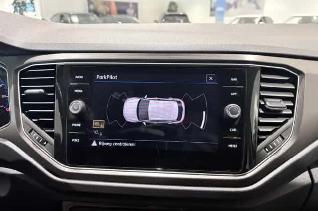 Volkswagen T-Roc (2018) thumbnail 25