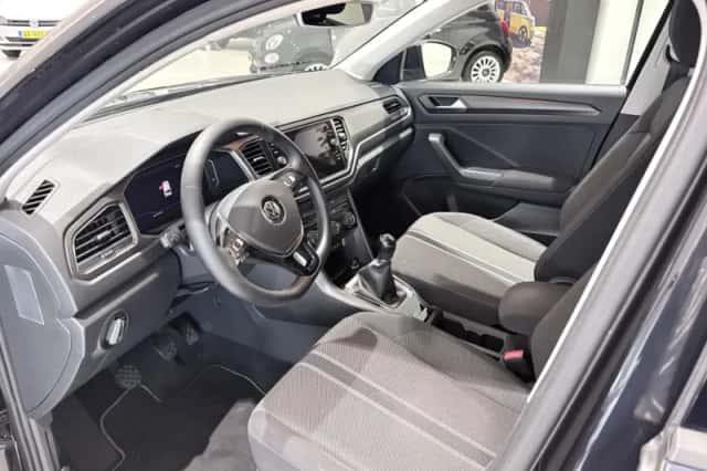 Volkswagen T-Roc (2018) thumbnail 10