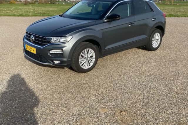 Volkswagen T-Roc (2019) thumbnail 1