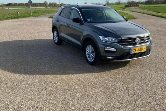 Volkswagen T-Roc (2019) thumbnail 2