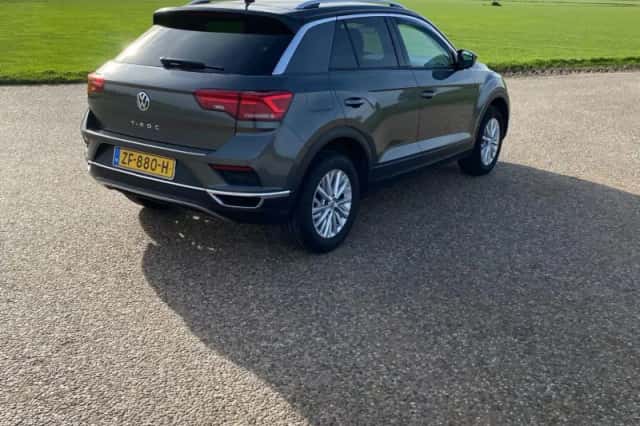 Volkswagen T-Roc (2019) thumbnail 3