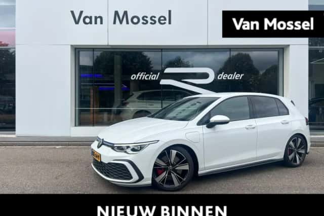 Volkswagen Golf (2021) thumbnail 1