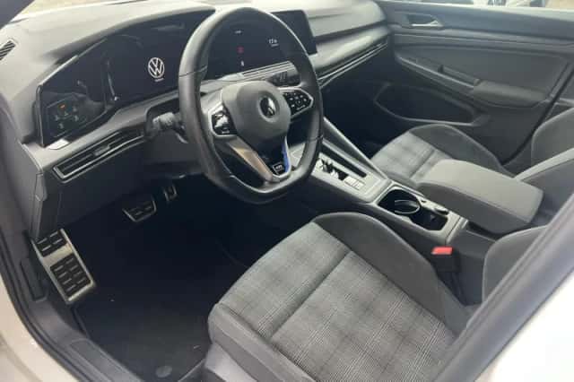 Volkswagen Golf (2021) thumbnail 2