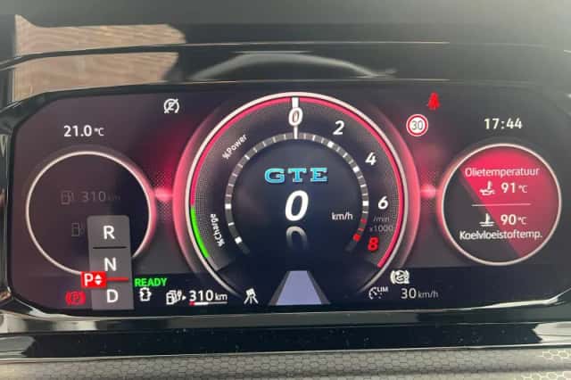 Volkswagen Golf (2021) thumbnail 4